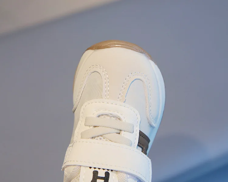 Zapatos Deportivos para Niños, Transpirables, Antideslizantes, Cómodos, Ligeros, con Cierre de Velcro, Suela Suave, para