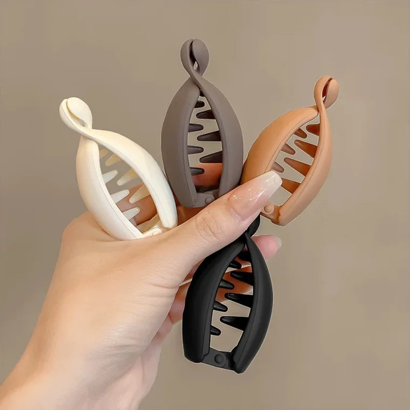 Twist Banana Clip Image 3