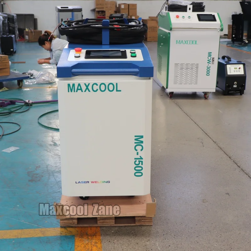 Easy Operation 2000W Handheld Laser Cleaning Machine Rust Removal For Metal Oil Paint Grease Coating Laser Cleaner 3