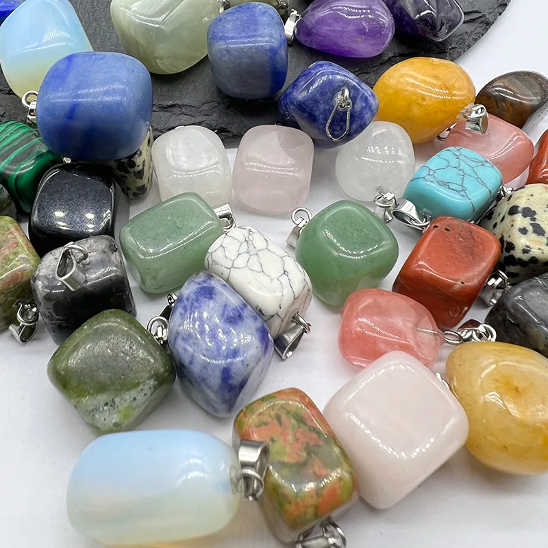 SUPERFINDINGS 30 Pz Naturale Ciondoli Pietre Irregolari di Quarzo, Cristallo Punto di Chakra Reiki Set, Foro: 3 mm