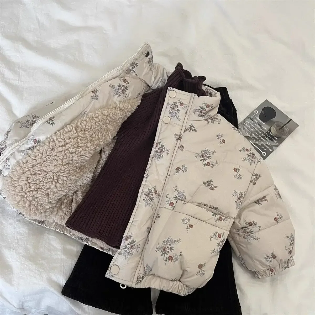 מעיל פרחוני של BGFMI - מראה מתוק וחורפי