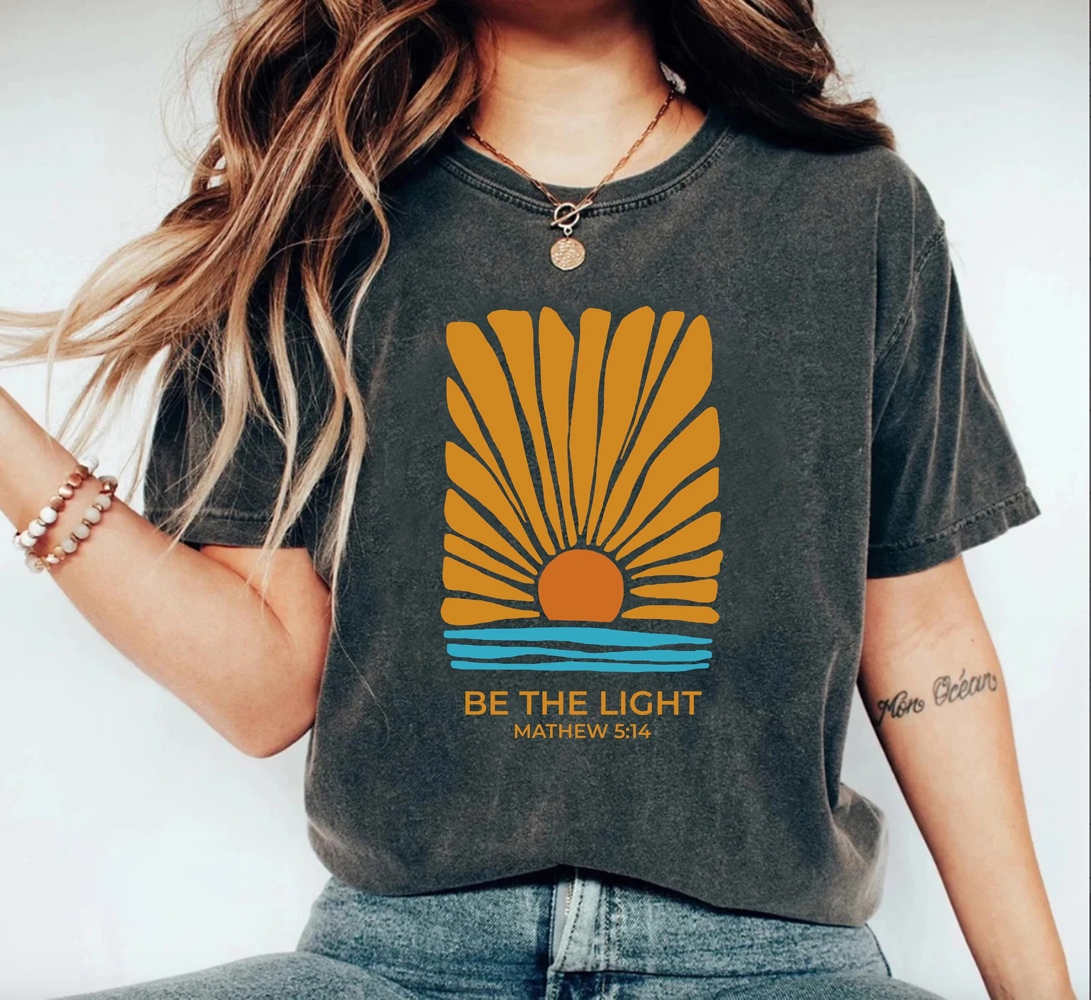 

Be The Light Mathew Slogan Women T-shirt Vintage Cartoon Sunset By The Sea Print Female Shirt New Stylish Summer Casual Girl Tee