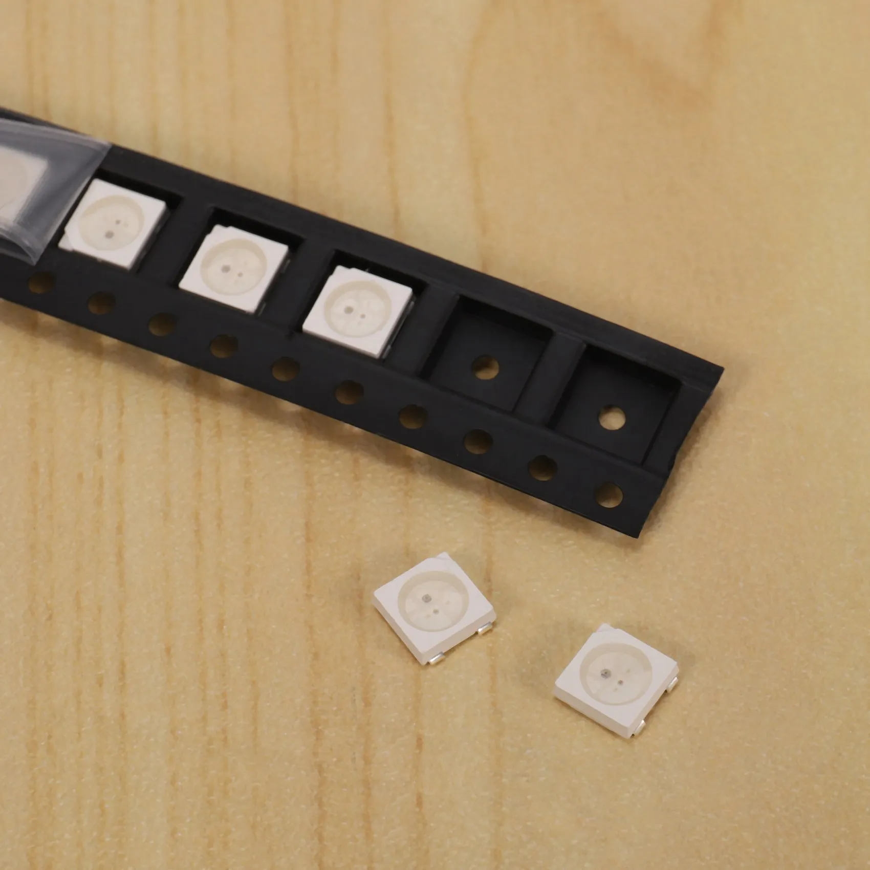 ABUL-500PCS WS2812B RGB LED 칩 5050SMD 흰색 PCB WS2812 개별적으로 주소 지정이 가능한 칩 픽셀 DC5V