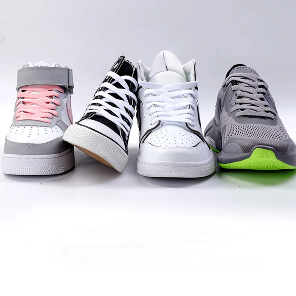 Chiusura Prolungata Delle Gambe Sottili. Scarpe Da Ginnastica. Calze O Calzamaglie Rosse Tendenza 181818384 - Foto 3