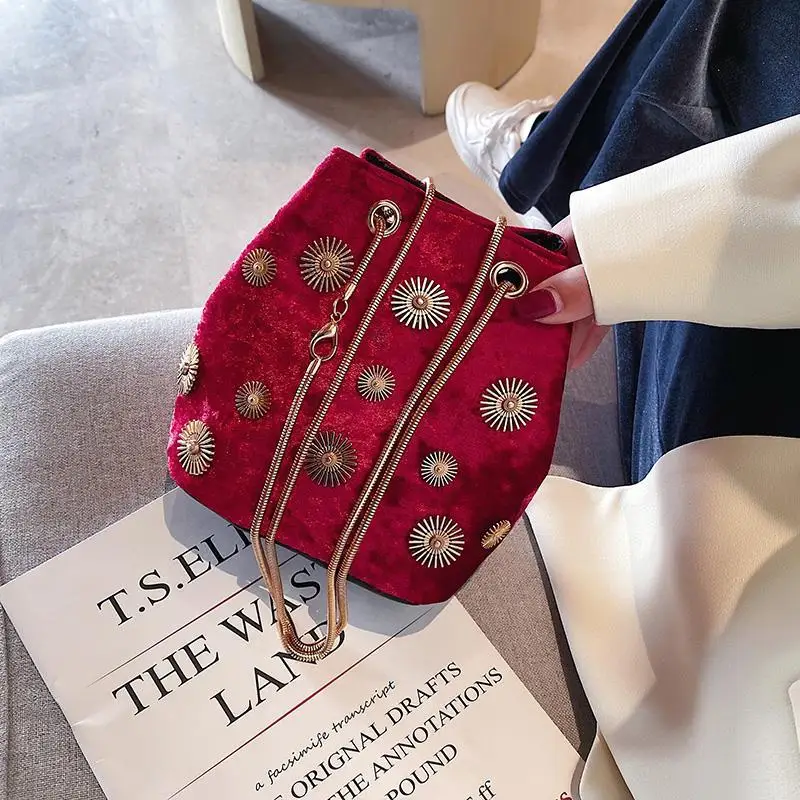 Harajuku Retro Metal Applique Shoulder Bags Women Velvet Large Capacity Crossbody Bag Ladies Chain Luxury Design Bucket Bag 2025