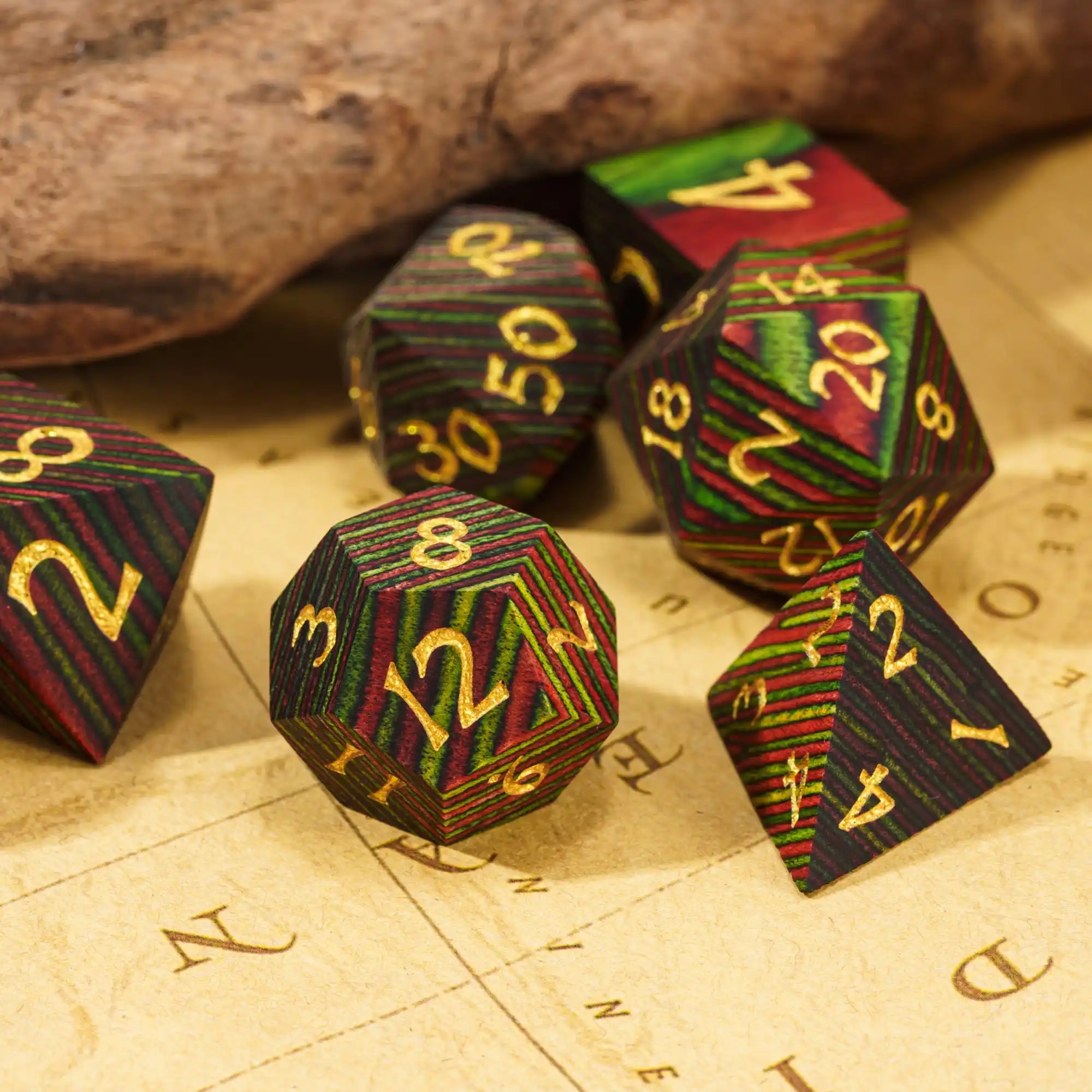Cusdie DND Wooden Dice Set 7Pcs D4 D6 D8 D10 D% D12 D20 Polyhedral Game Dice Dice Set for Table Games TRPG
