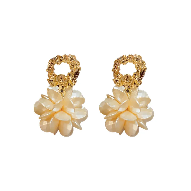 Elegant and Exquisite Acrylic Petal Pendant Earrings for Women New Classic Jewelry Unusual Earrings for Luxury Party Girls