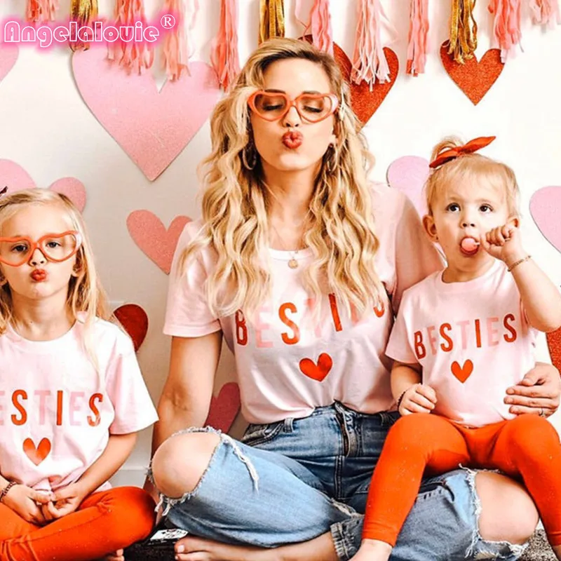 

Women T Shirt Mommy and Me T Shirt Fashion Family Matching Clothes BESTIES Love Mama and Mini T-Shirt Cute Family Look Outfits