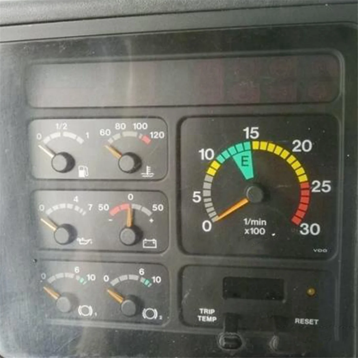Truck Digital Tachometer Instrument Cluster 1434136 1423209 1109999 for Scania- 4 Series Vehicles