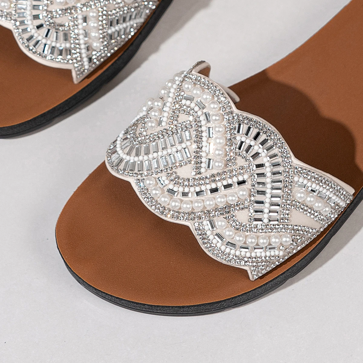 صندل نسائي من PXASXR بتصميم أنيق ومقاوم للتآكل، نعل مسطح مريح، مناسب للشاطئ والاستخدام الخارجي