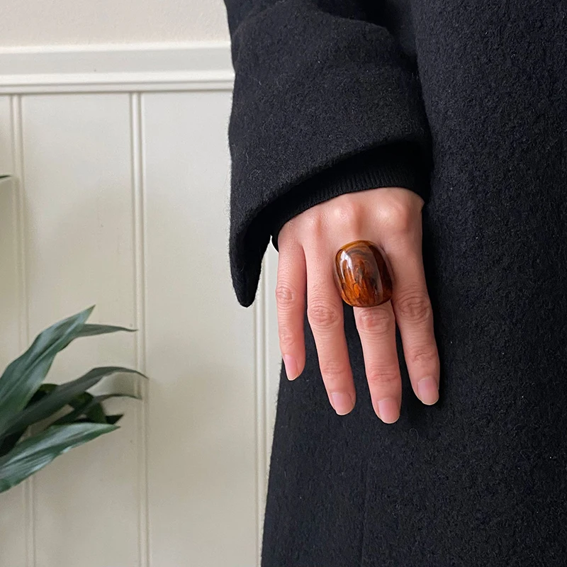 Vintage Brown Oval Resin Statement Ring - Bold Geometric Jewelry