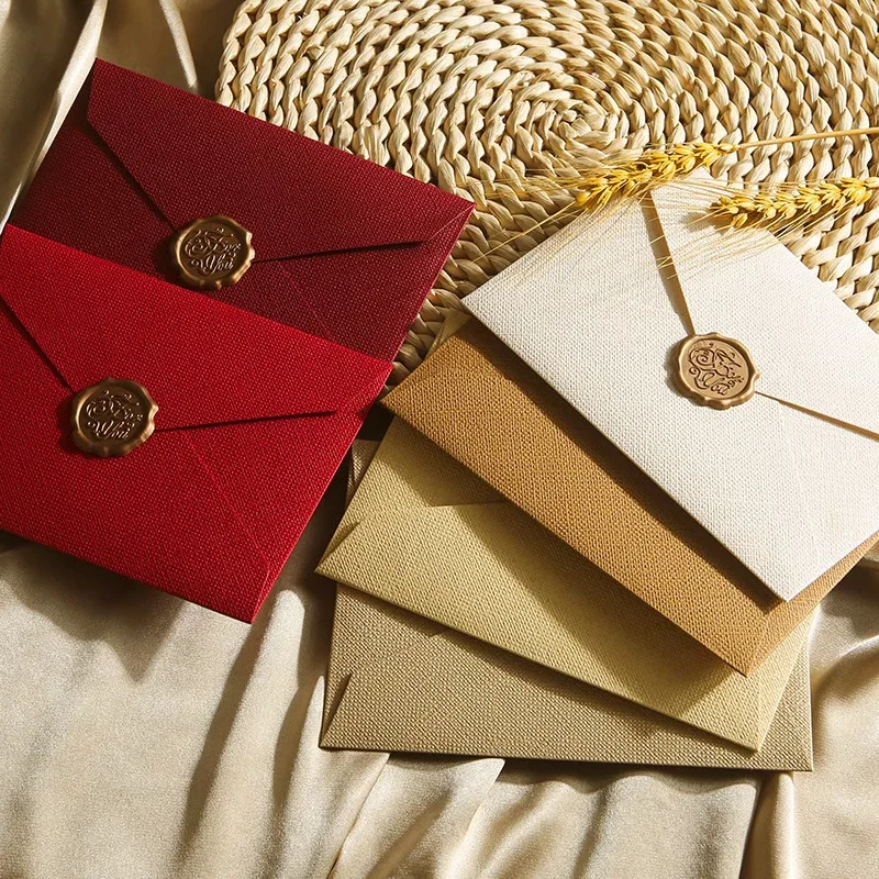 Elegant Greeting Cards Set with Envelopes and Stylish Gold Stickers