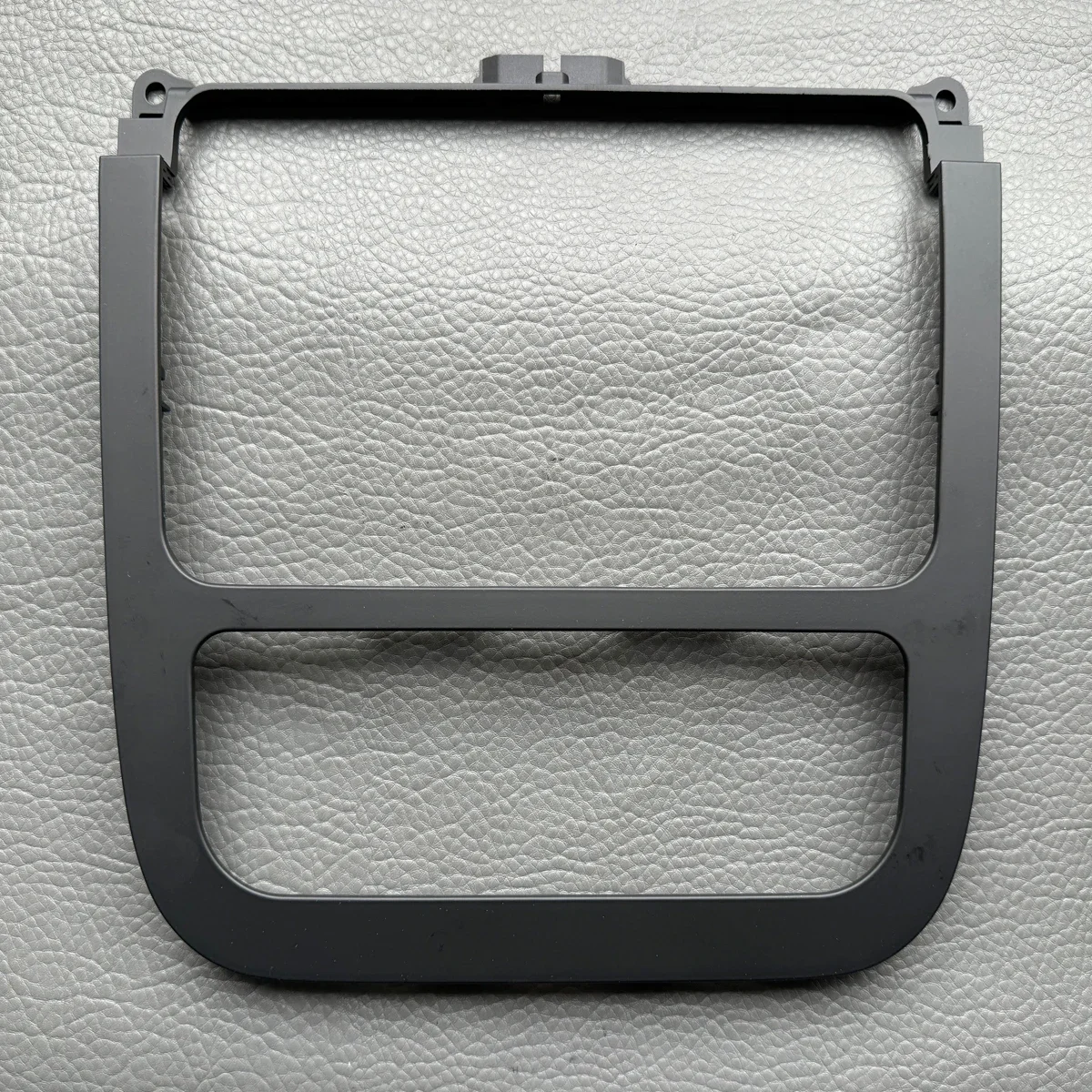 Car Interior Trim Car Radio Housing Centre Dash Radio Automatic Heater HVAC Control Bezel Cover Trim For VW Golf 5 GTI R32 Rabbit MK5 Jetta A5 GLI 1K0858069N
