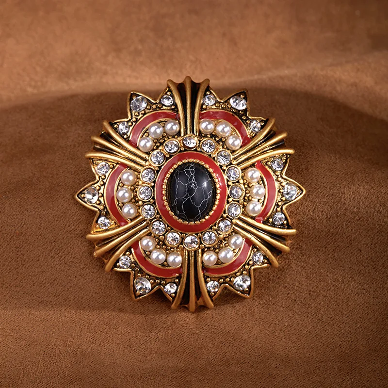 

Light Luxury Medieval Black Stone Glass Beads Micro-set Brooch Fashion Trend Hammer Design Suit Coat Retro Corsage For Women