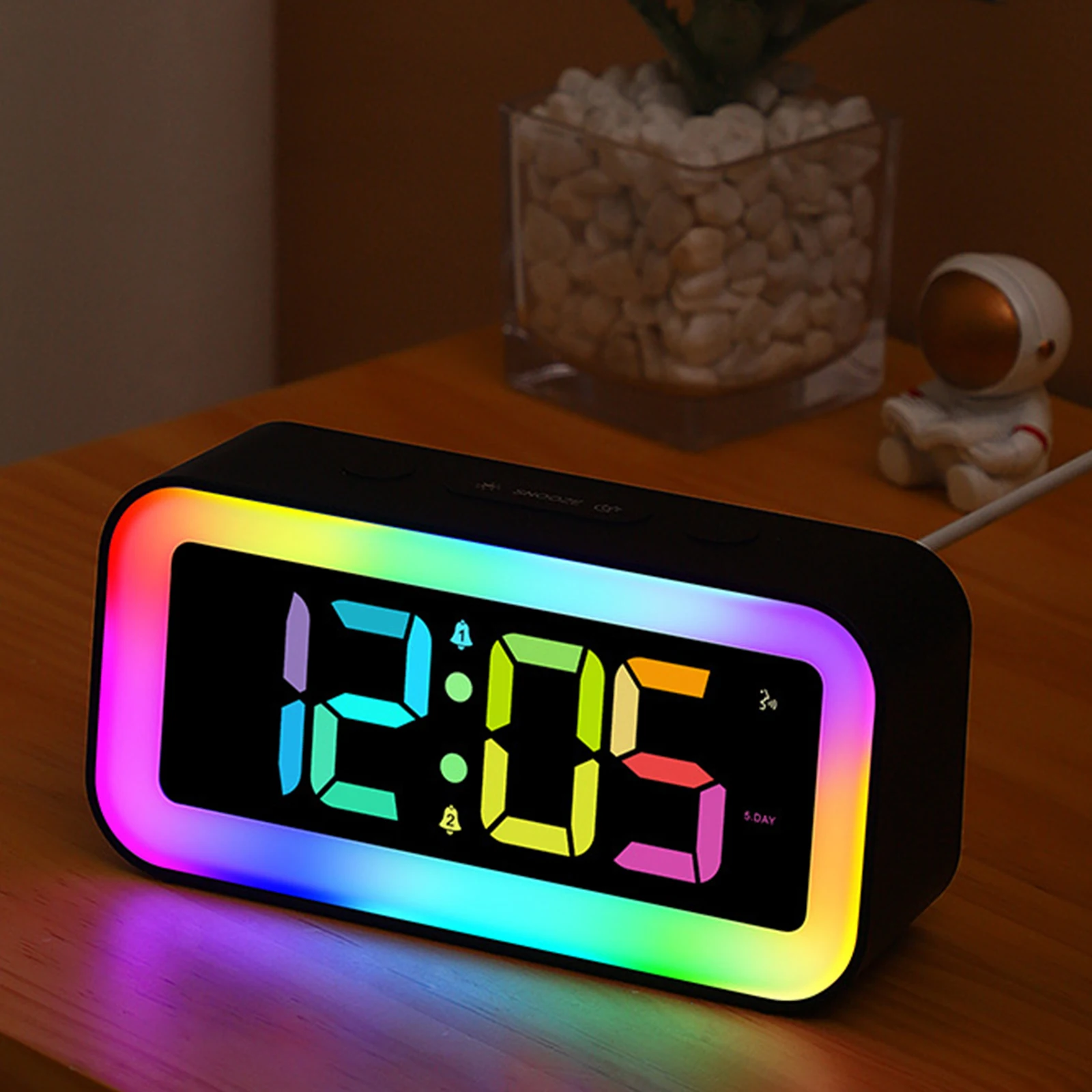 Ponte de pie en su lugar A escala nacional Saco Reloj despertador Digital moderno y colorido con luz nocturna RGB dinámica,  LED de carga USB para decoración de mesita de noche de dormitorio -  AliExpress