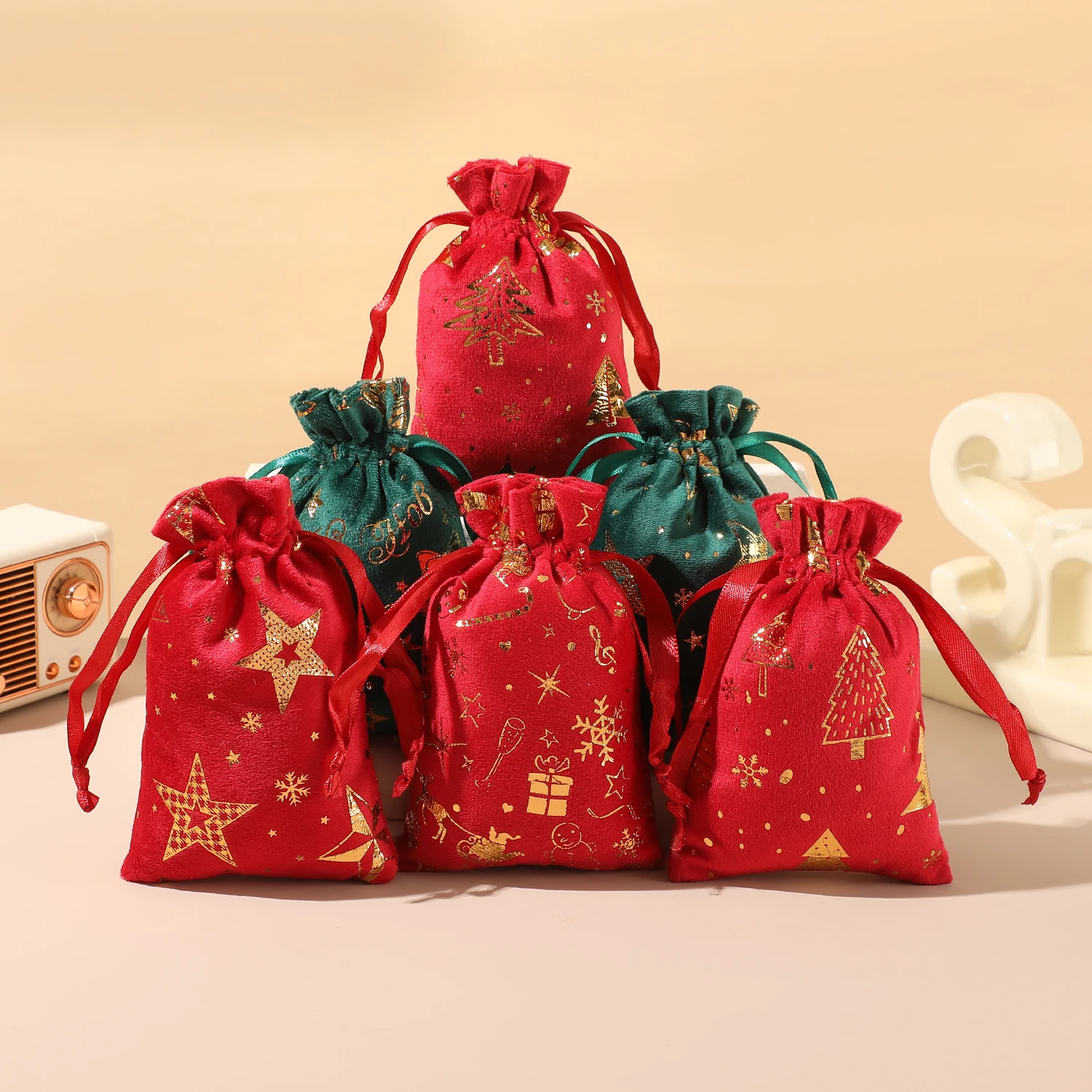 Heißer Verkauf 10 x 15 cm Weihnachts-Kombinationsset mit vergoldeten Samtbeuteln Kordelzug Weihnachtsmann-Geschenkbeutel Süßigkeiten-Keks-Verpackung Bolsa – Detail 6