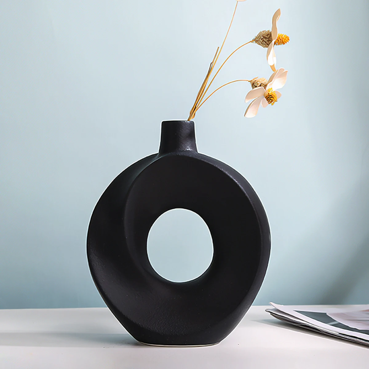 1PC, a creative and simple black resin donut vase, a modern home decoration vase