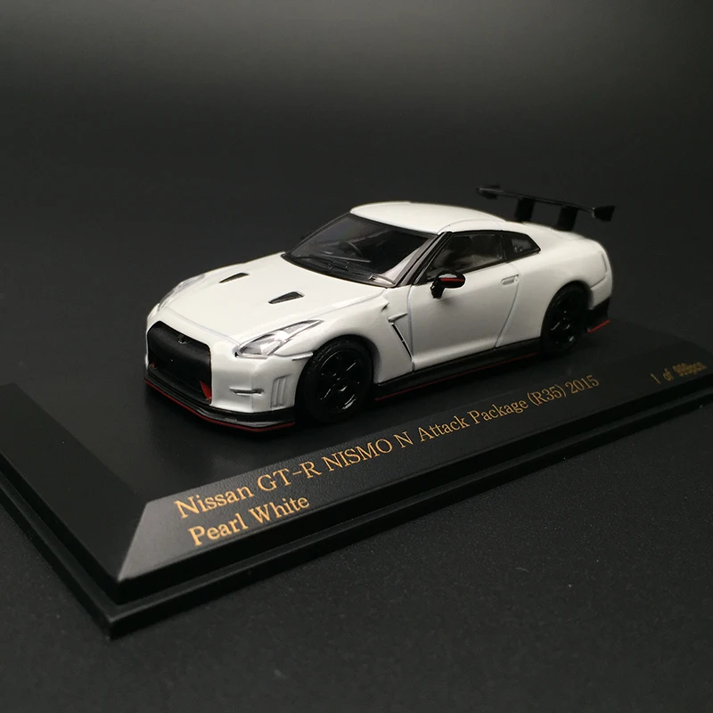 

Carnel 1:64 Nissan GTR R35 2015 alloy car model