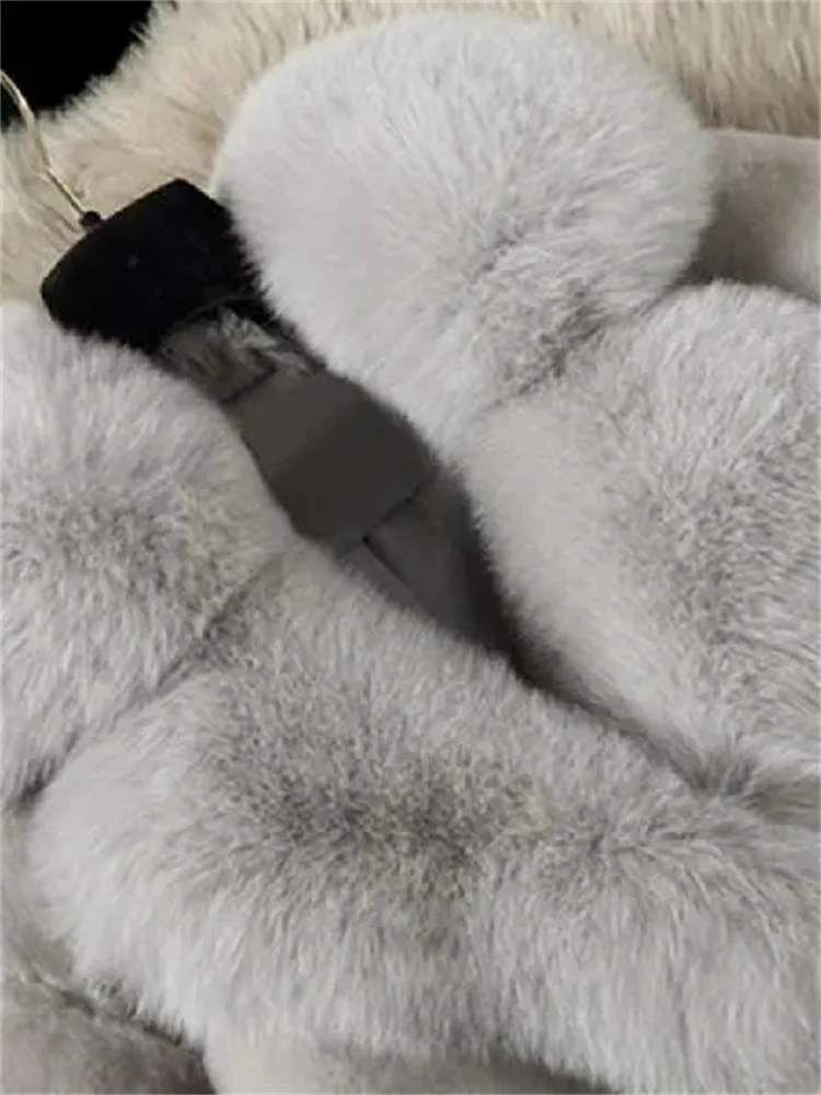 Рисунок 6 - Утепленное пальто средней длины из искусственного меха