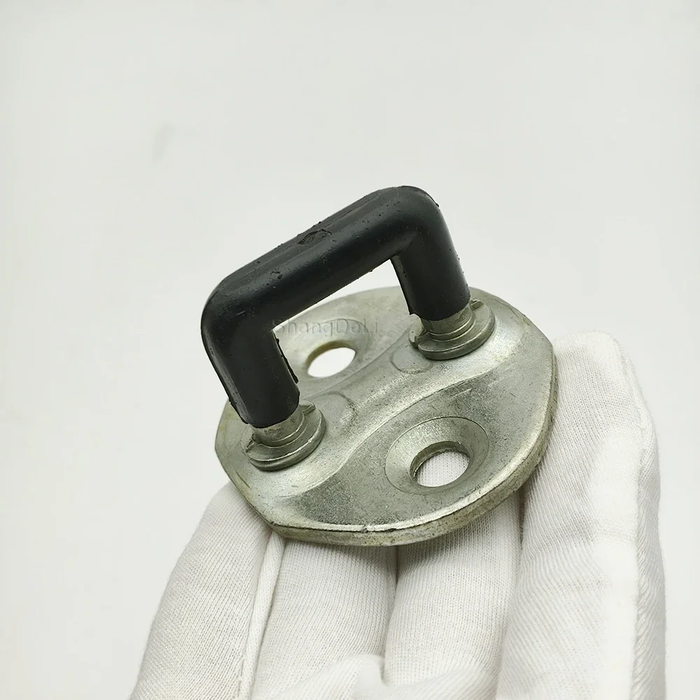 Suitable for Mitsubishi Pajero V31 V33 V93 Montero Replacement Part Car Front Left Door Lock Striker Plate Door Lock Buckle