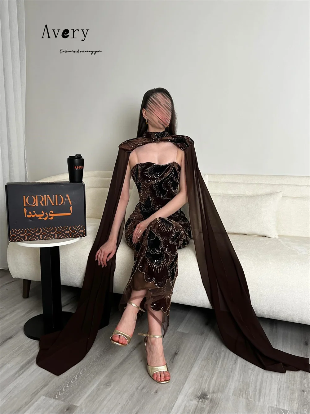 فستان سهرة طويل بكاب