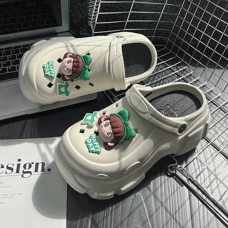 thumbnail image 1 of Zapatos con agujeros de dibujos animados para mujer, sandalias de playa informales de suela gruesa de EVA para verano, zapatos de jardín de tacón alto a la moda, zapatos con agujeros de 8 cm de grosor, 1 of 4