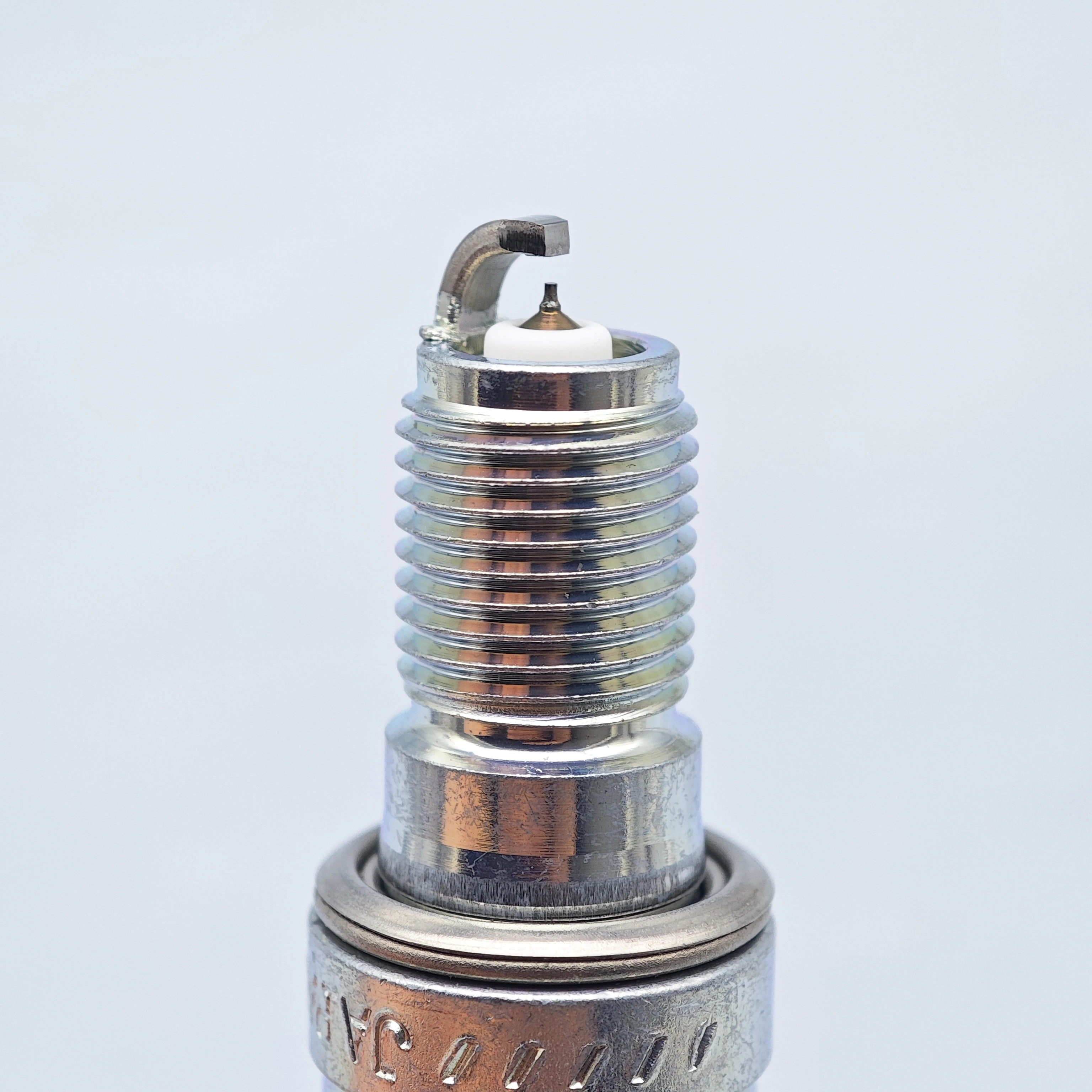 1pcs NGK Iridium Spark Plug IMR9E-9HES 7556 for CBR1000 VFR1200F VFR1200X 31912-MFL-003 31922-MFL-003