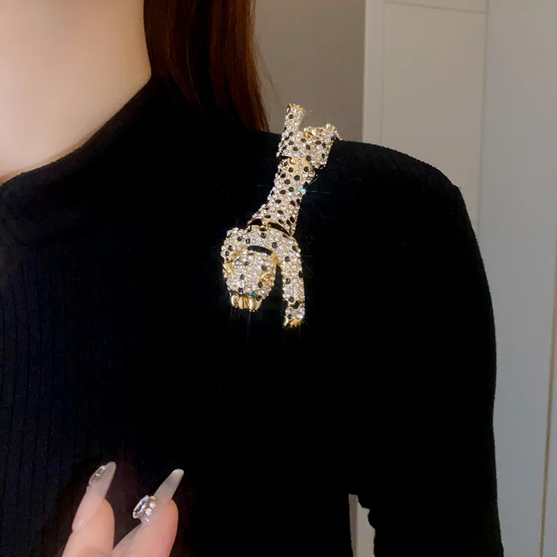 New Vintage Hyperbole Rhinestones Large Tiger leopard Shoulder Decor Brooches Men Women Unique Design Party Jewelry Accessory