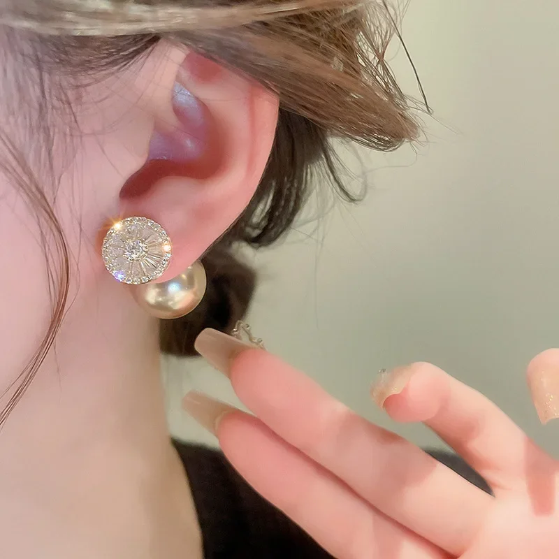 Boucles D'oreilles Anneaux à Levier Perles Blanches Et Halo De Zircons Cubiques En Argent