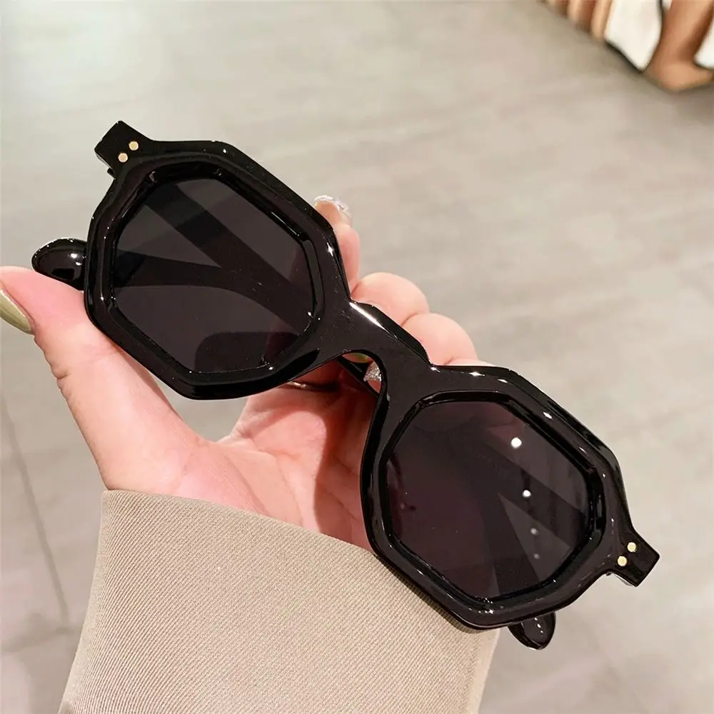 

Vintage Polygon Square Women's Sunglasses Fashion Small Hexagon Shades UV400 Rivets Sun Glasses Sports Driving Eyewear