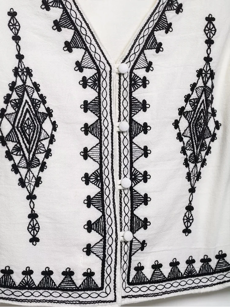 TFMLN Embroidery Shorts Set For Women 2 Pcs V Neck Sleeveless Contrast Embroidery Vest Shorts Female High Street Fashion Outfits