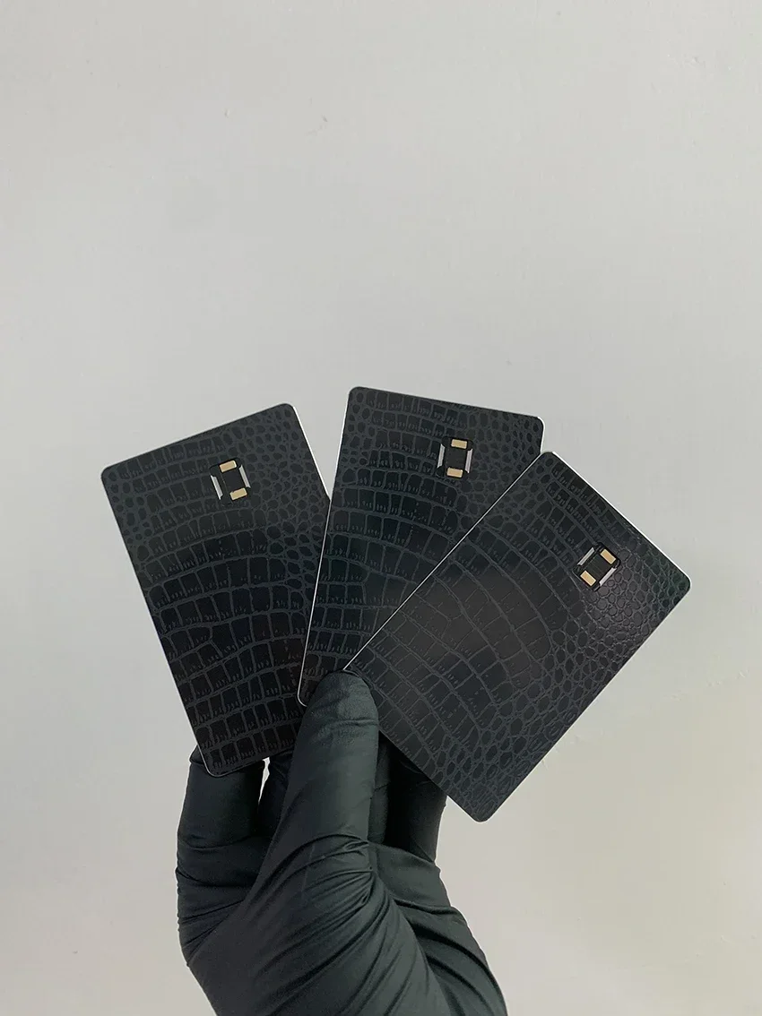 듀얼 인터페이스 NFC 메탈 카드 ISO 모델, EMV 칩 슬롯 탑재, 비접촉식 결제 지원, 13.56MHz RFID 통신, 공장 직판