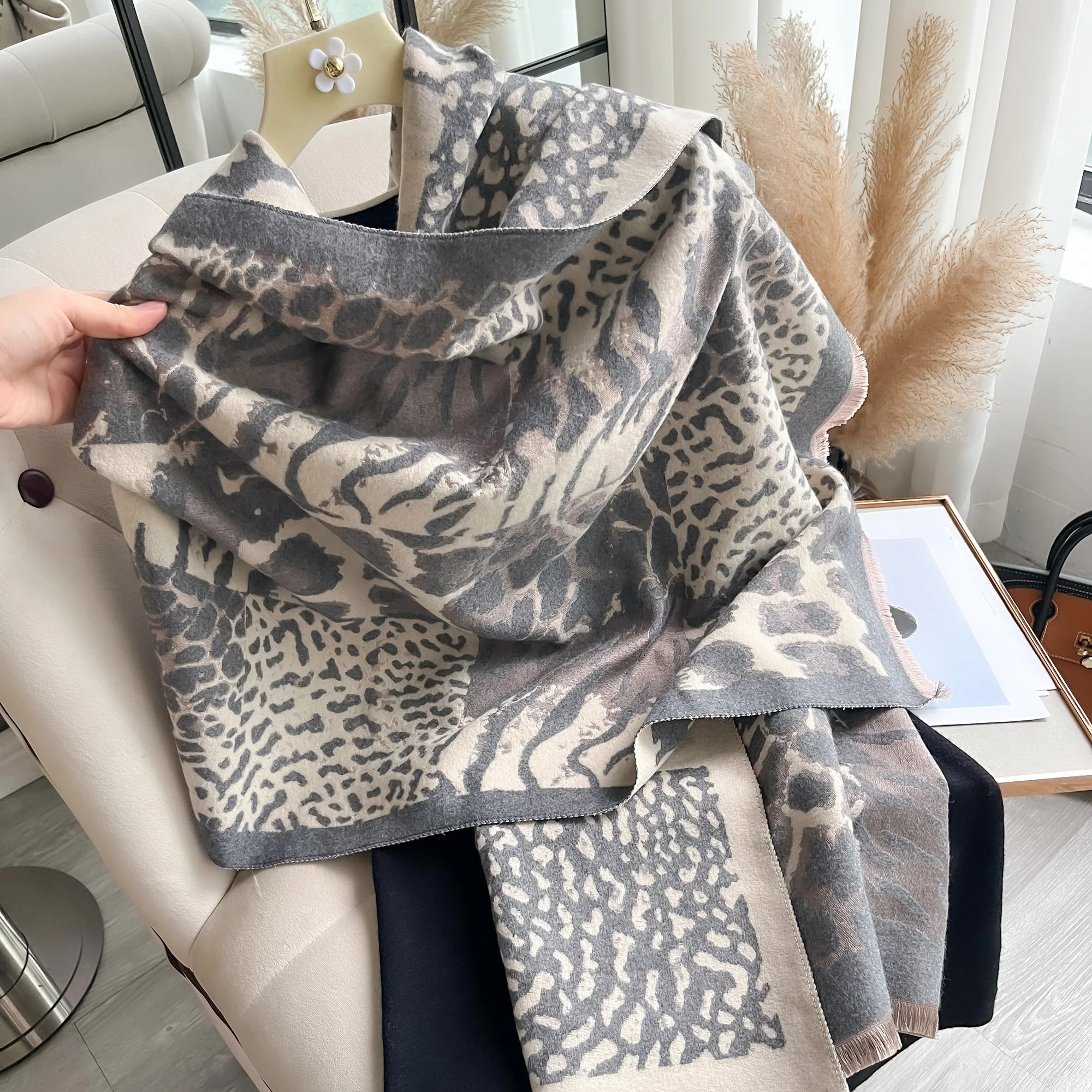 New Luxury Brand Two-Sided Leopard Scarf pashmina Cashmere Soft Warm Fringe Pashmina Shawl Winter Coldproof Windproof Blanket