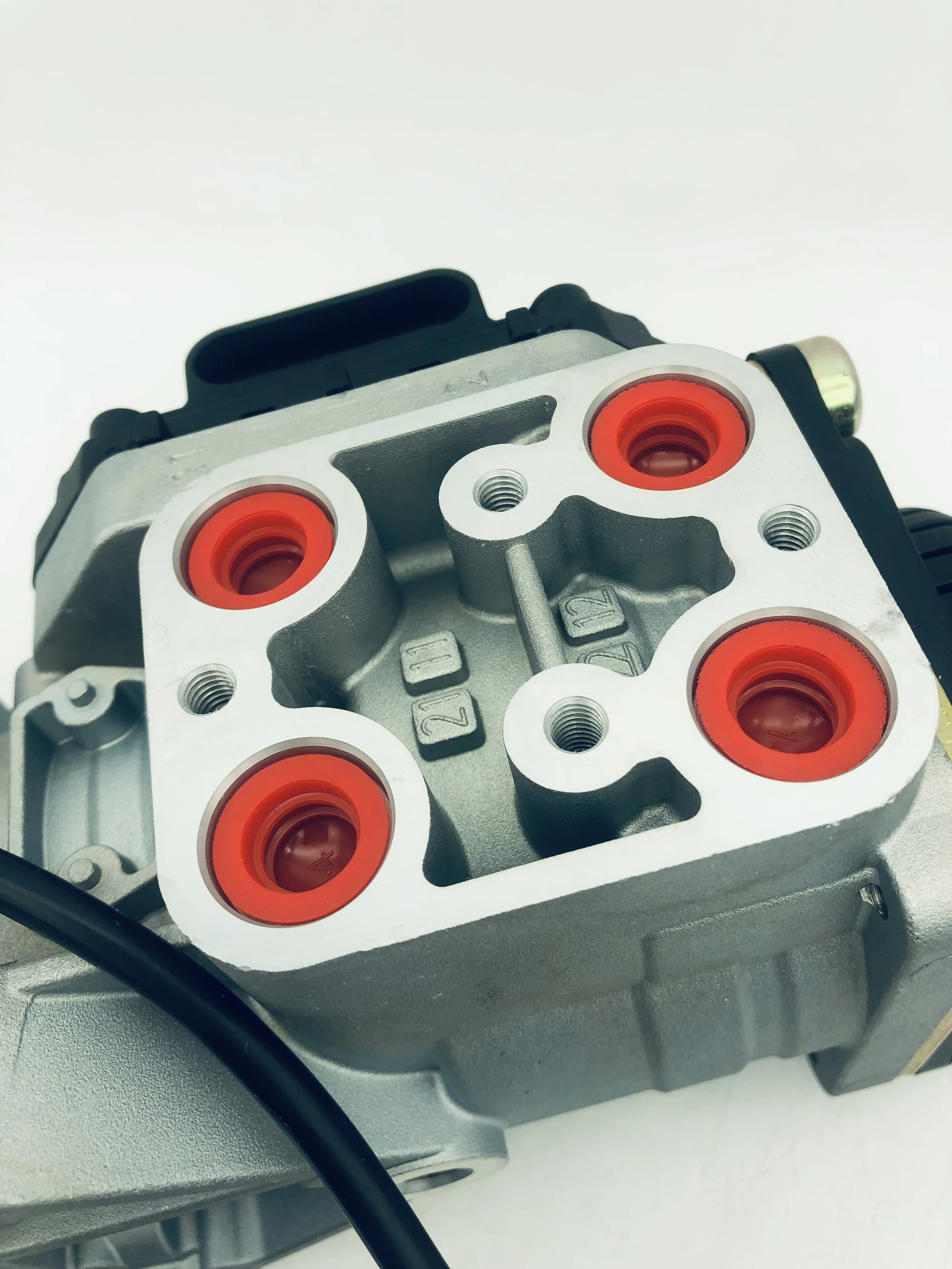 Foot Brake Valve DX65D K011892 IVECO 504156083 Used to EUROCARGO, TECTOR, STRALIS, EUROTRAKKER, S-WAY, X-WAY