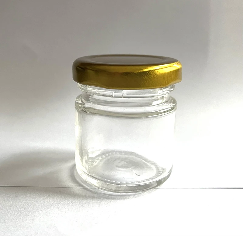 https://ae01.alicdn.com/kf/S7c8d40a4ab5042b3a527e921b75b8453r/Bulk-24pcs-1-5OZ-45ml-Mini-Hexagon-Glass-Jars-With-Gold-Silver-black-Lids-for-Jam.jpg
