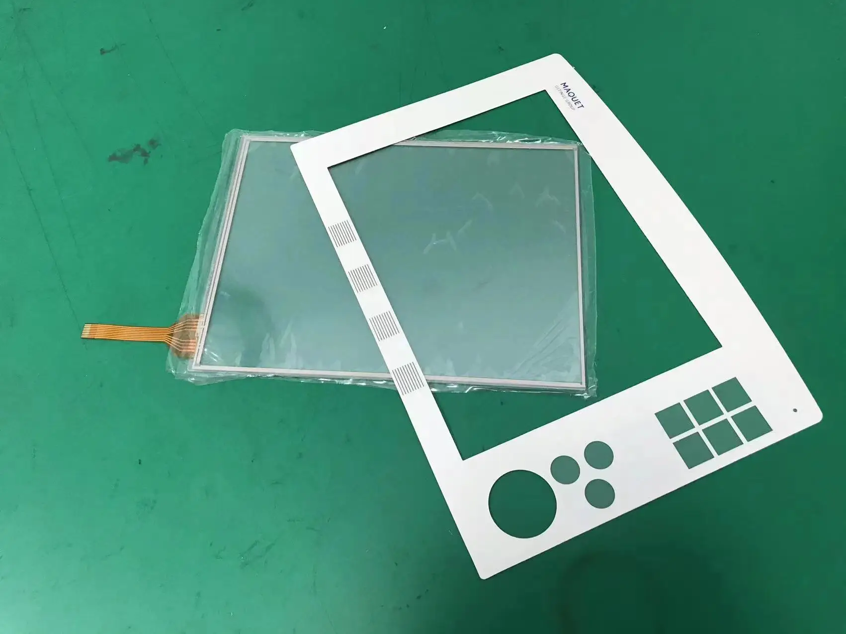 

MAQUET Servo i /s 6670637 LCD Touch Screen with Frame