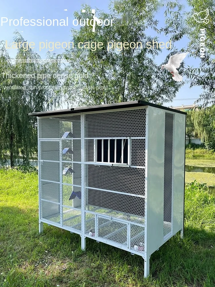 Constructie Van Een Nieuwe Metalen Schuur Stock Afbeelding - Afbeelding