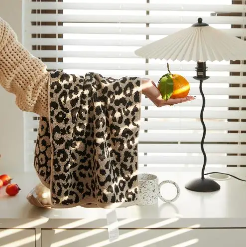 Combed cotton towel retro romantic leopard print bath towel beach 32 count bath towels cotton towel