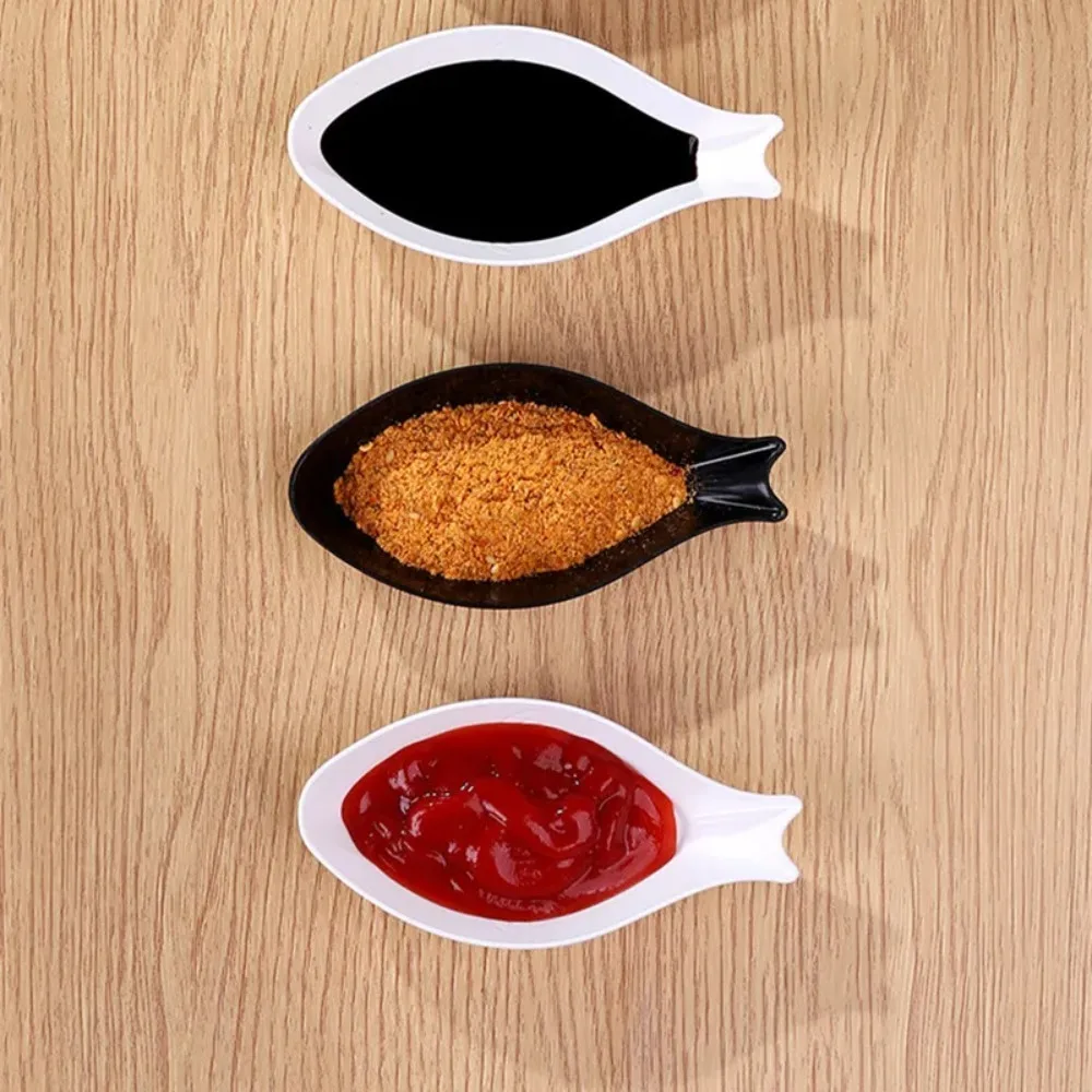 

6Pcs Mini Fish Shape Plastic Dipping Dish Tableware White Black Japanese-style Sauce Dish Appetizer Plates Ketchup