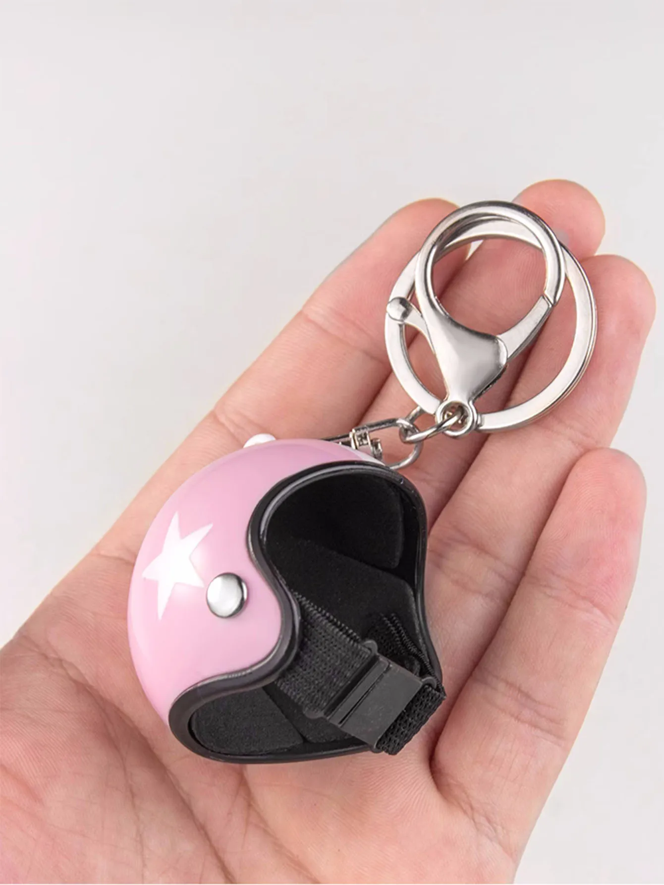 アイドル WOKE UP Mini Helmet Keychain アイドル WOKE UP Mini Helmet Keychain Amazon.com: MYBOXKING