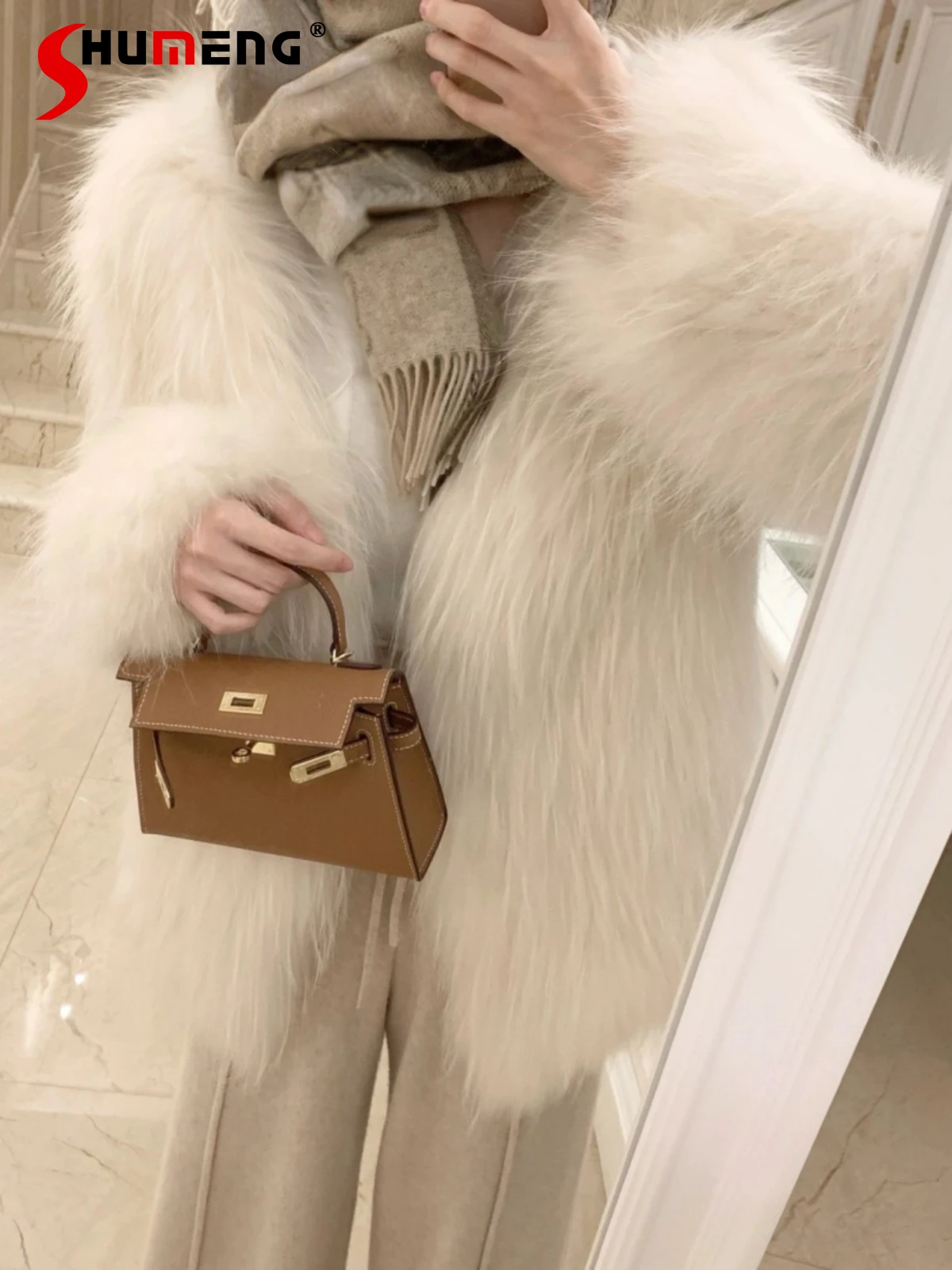 

2023 Winter New Faux Fox Fur Coats Women's Short Slimming Young High-End Long Sleeve Solid Color Nice Faux Mink Fur Coat
