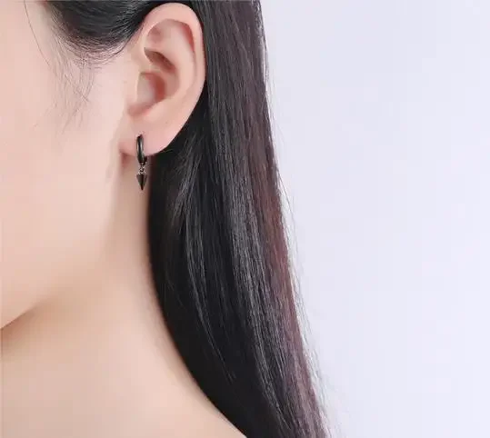 새로운  여성 남성 귀걸이 블랙 귀 클립 콘 펜던트 펑크 Hipster 락 라운드 서클 남여 스터드 귀걸이 선물