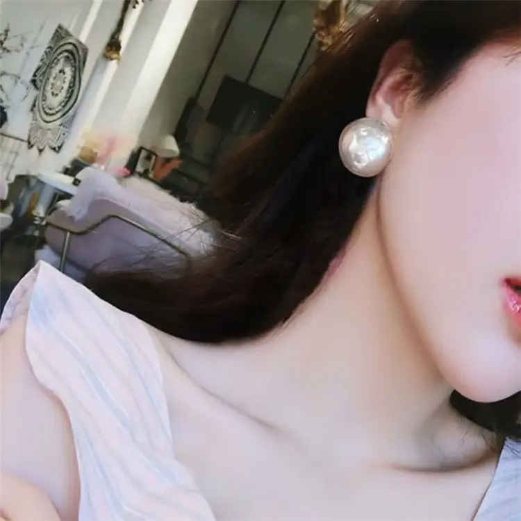 Trend 2.0CM Big Imitation Pearl Round Stud Earrings Minimalist Statement Brincos for Women Geometric Party Wedding Girl Gifts