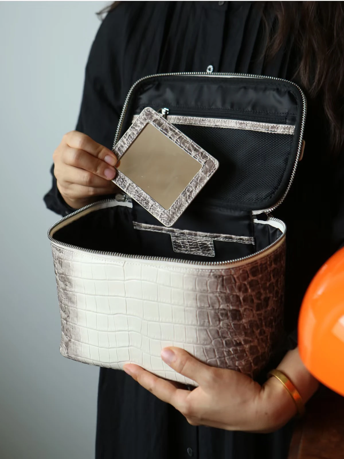 Cowhide Leather Crocodile Pattern Makeup Bag New Free Initials Travel Portable Toiletry Bag Large Capacity Storage Cosmetic Bag