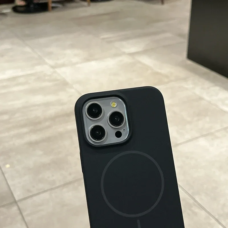 Magnetic Liquid Silicone Shockproof Phone Case with Wireless Charging Compatibility