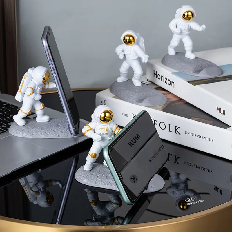 Statuetta di astronauta in resina Statua di astronauta Esgrima Figura Scultura Desktop Decorazione da tavolo Astronauta Esgrima Souvenir Presente  15