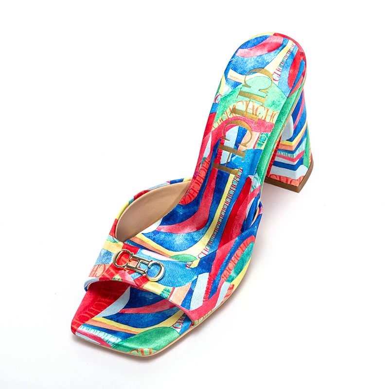 نعال نسائية ملونة بكعب عالٍ ، مطابقة ألوان لافتة ل...