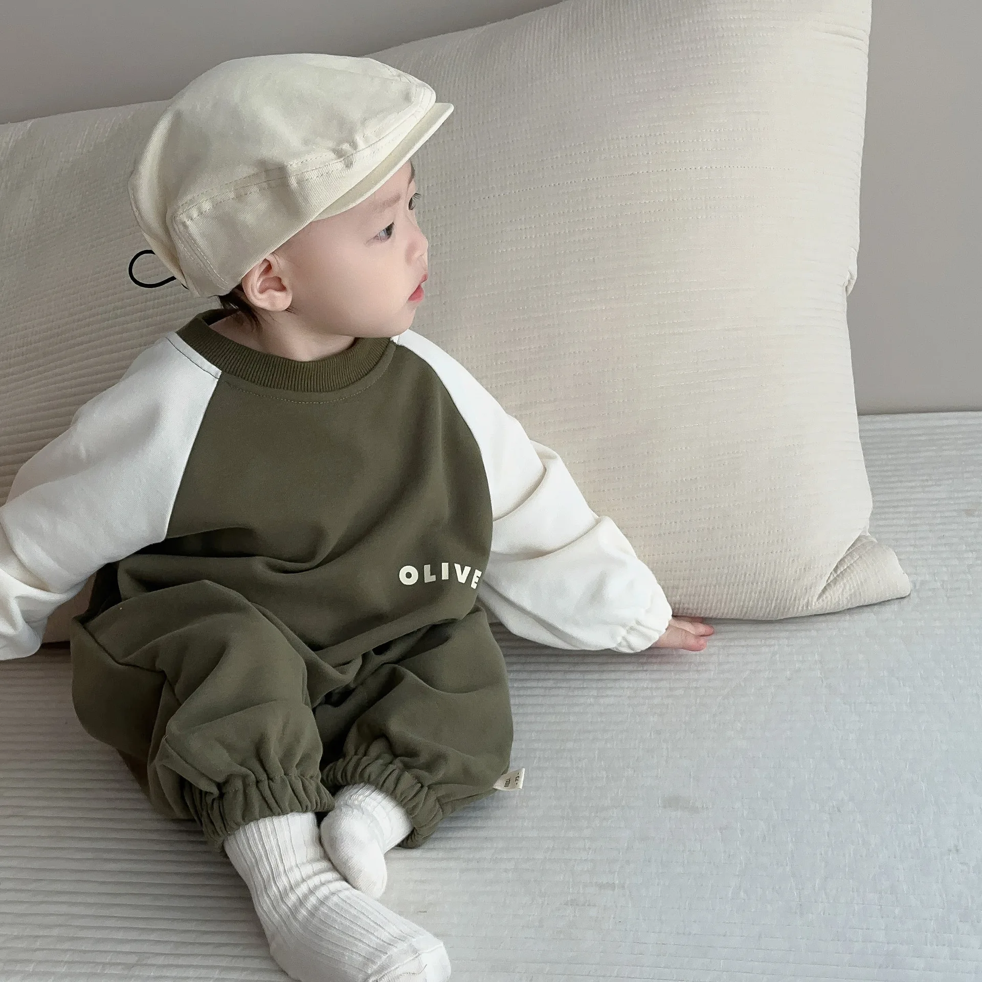 Autumn and Spring Arrival Baby Unisex Dots Pattern Sleeveless Rompers Overalls