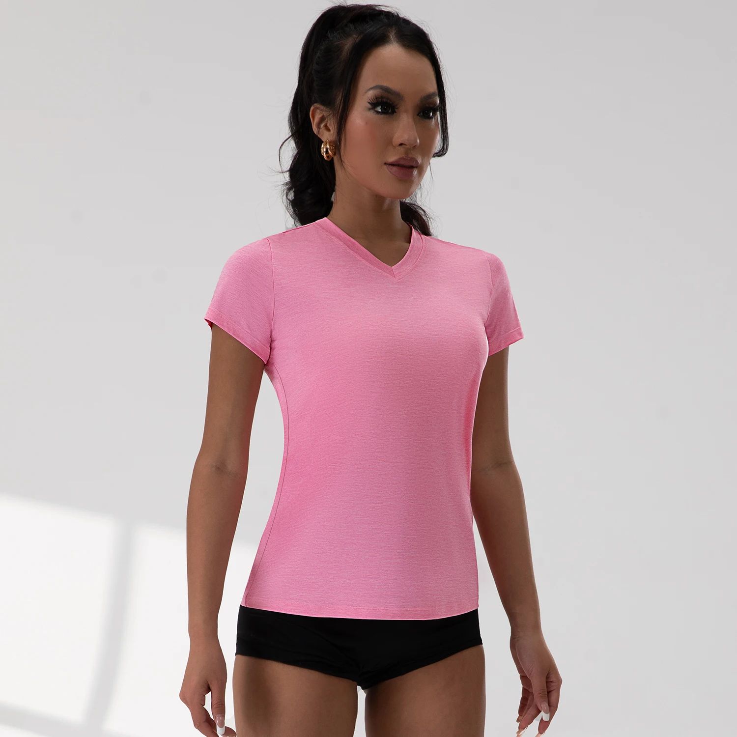 חולצות יוגה לקיץ עבור נשים עם V-Neck, שרוול קצר מפולייסטר, חולצת ספורט מרווחת בצבע אחיד לריצה ואימון בחדר כושר ב-5 צבעים