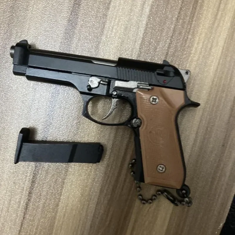 Alloy M92 Pistol Gun Keychain Toy 1:3 Scale Mini Gun Metal Keychain M92 Pistol Fidget Toy PUBG Gun Toy Gift Pubg Decoration Toys